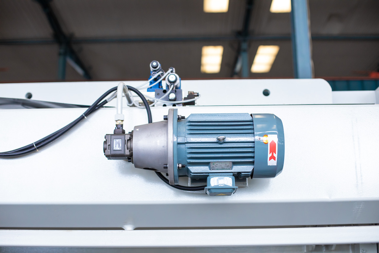 100T هیدرولیک Cnc پرس ترمز Crowning Cnc Press Brake Delem