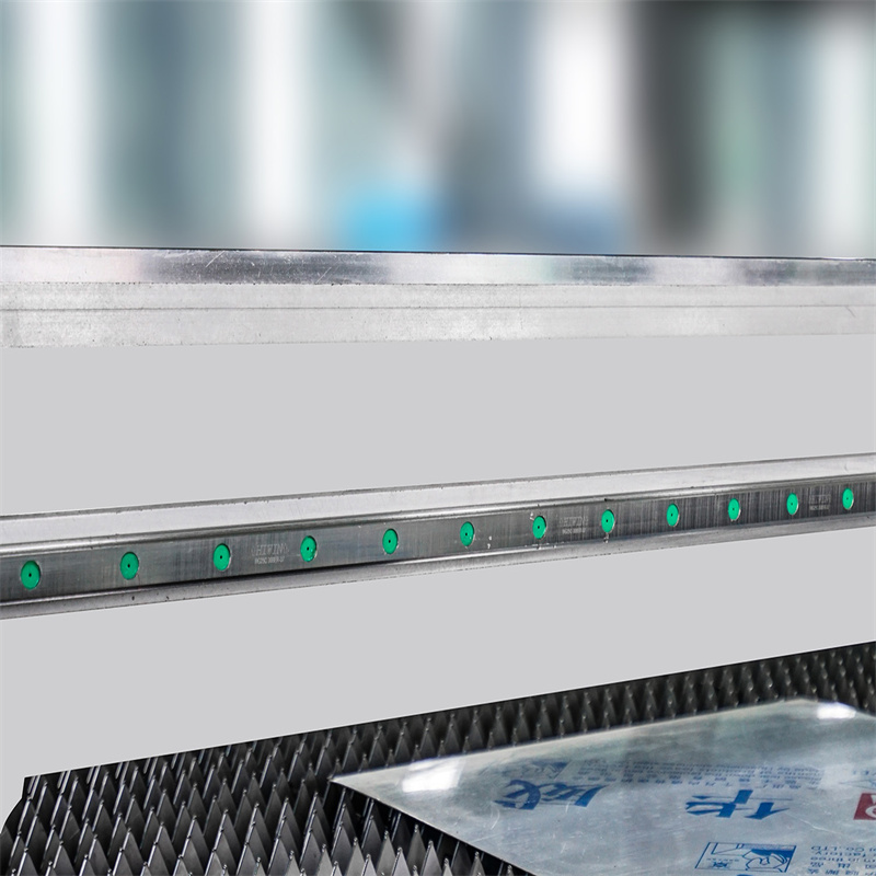دستگاه برش لیزری آهن چین قیمت دستگاه برش لیزر فیبر ورق فلزی 4000 وات